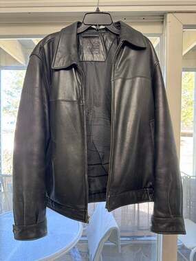 Roundtree & Yorke Men's Vintage Black Genuine Lambskin Leather Bomber Jacket Siz